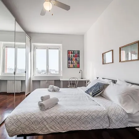 Lägenhet Navigli - 5 Minutes From The Metro *
